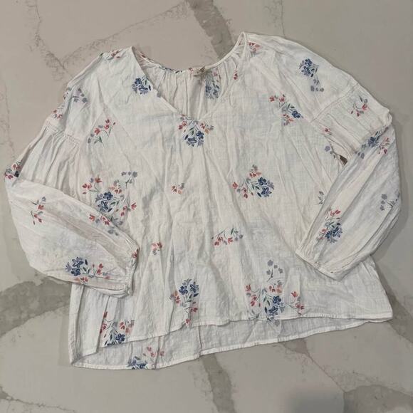 a.n.a Tops - a.n.a A New Approach Floral Peasant Shirt Women’s Size XXL Puffy Sleeves White